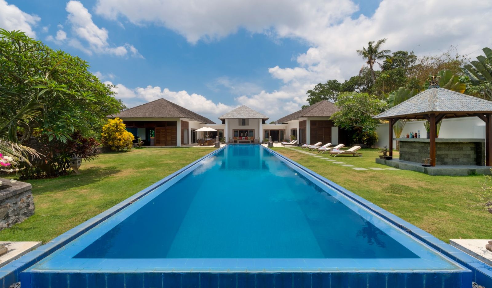 SPRAWLING ESTATE WITH JUNGLE VIEWS